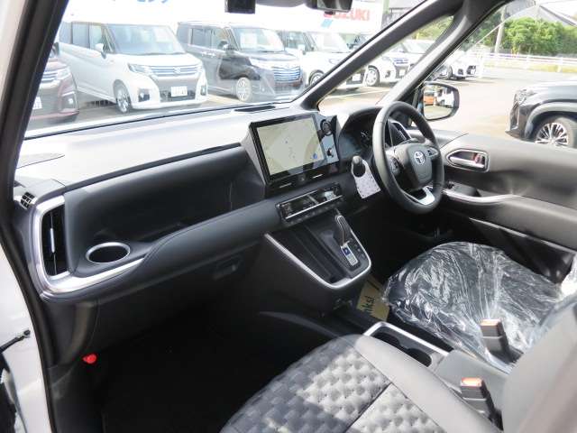 トヨタ ヴォクシー １．８ ハイブリッド Ｓ－Ｚ R6年 (関東) 99