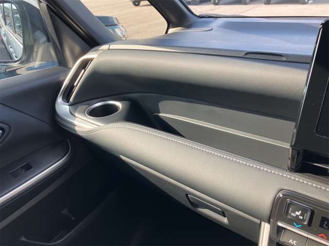 トヨタ ノア １．８ ハイブリッド Ｓ－Ｚ R6年 (東海) 99