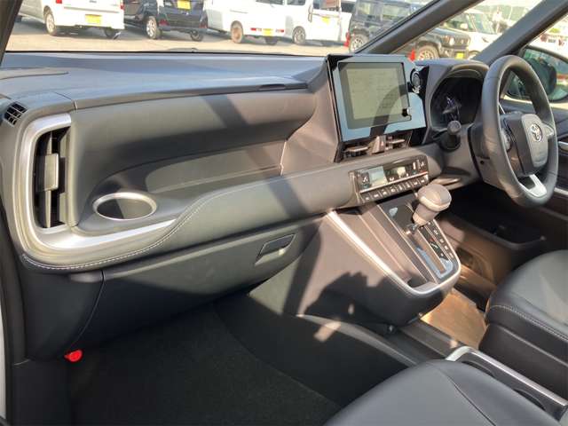 トヨタ ノア １．８ ハイブリッド Ｓ－Ｚ R6年 (東海) 99