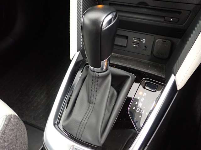 マツダ ＭＡＺＤＡ２ １．５ １５Ｓ ホワイト コンフォート R3年 (関東) 99