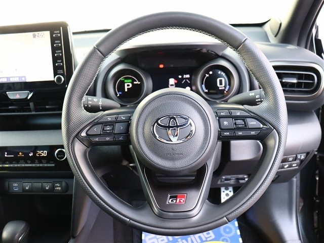 トヨタ ヤリスクロス　ハイブリッド １．５ ハイブリッド ＧＲスポーツ R5年 (関東) 99