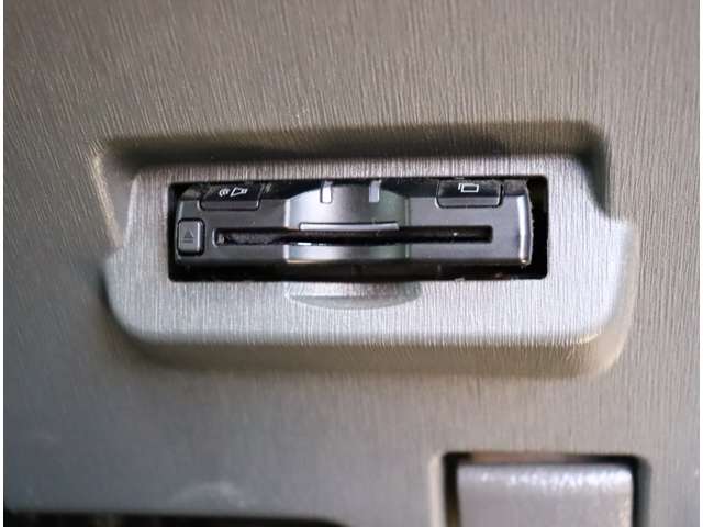 トヨタ プリウスΑ １．８ Ｓ チューン ブラック H26年 (関東) 99