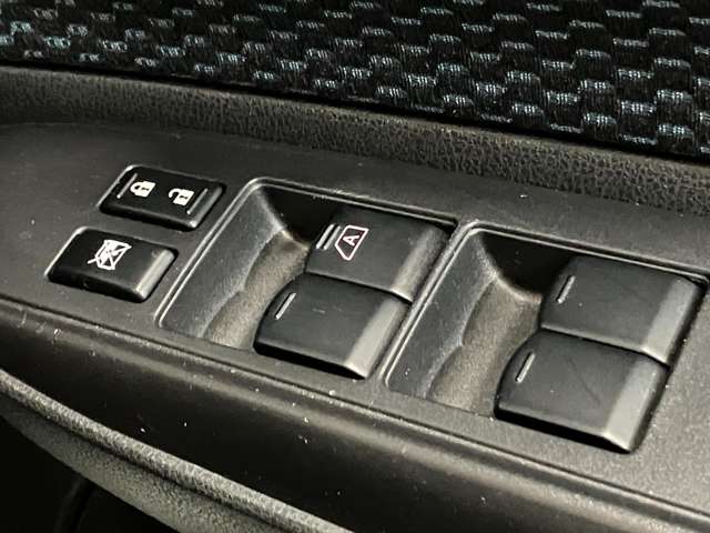 日産 ノート １．２ Ｘ ＦＯＵＲ ４ＷＤ H28年 (北海道) 99