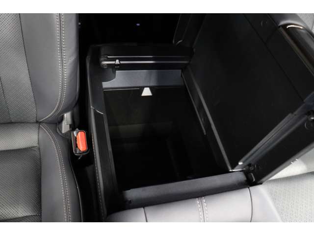 トヨタ ヴェルファイア　ハイブリッド ハイブリッド ２．５ Ｚプレミア Ｅ－ＦＯＵＲ ４ＷＤ R5年 (東海) 99