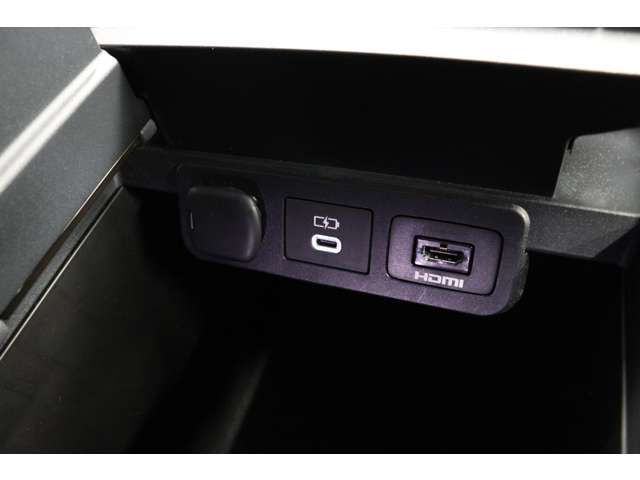 トヨタ ヴェルファイア　ハイブリッド ハイブリッド ２．５ Ｚプレミア Ｅ－ＦＯＵＲ ４ＷＤ R5年 (東海) 99