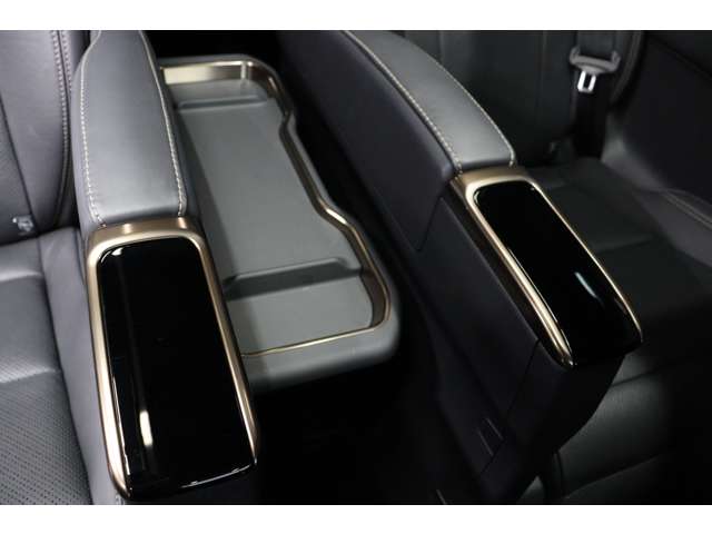 トヨタ ヴェルファイア　ハイブリッド ハイブリッド ２．５ Ｚプレミア Ｅ－ＦＯＵＲ ４ＷＤ R5年 (東海) 99