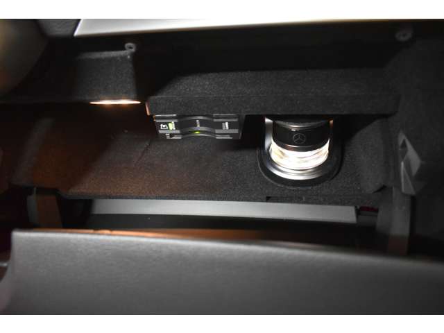 メルセデスベンツ Ｃクラスワゴン Ｃ２００ ローレウス エディション （ＢＳＧ搭載モデル） スポーツプラスパッケージ R2年 (関東) 99