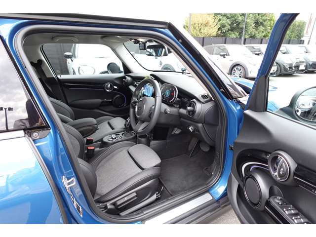 ミニ ミニ クーパー ５ドア プレミアムプラスパッケージ ＤＣＴ R6年 (近畿) 99