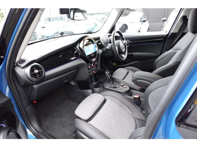 ミニ ミニ クーパー ５ドア プレミアムプラスパッケージ ＤＣＴ R6年 (近畿) 99