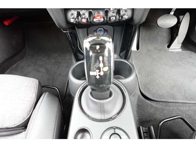 ミニ ミニ クーパー ５ドア プレミアムプラスパッケージ ＤＣＴ R6年 (近畿) 99