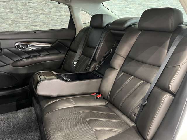 日産 シーマ　ハイブリッド ３．５ ＶＩＰ H24年 (関東) 99