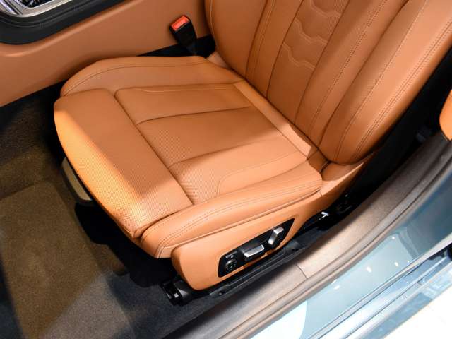 ＢＭＷ ８シリーズ ８４０Ｉ Ｍスポーツ R2年 () 99