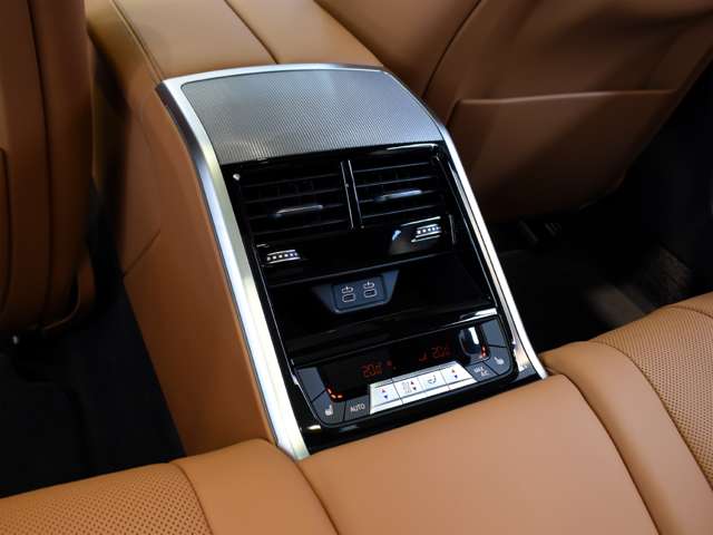 ＢＭＷ ８シリーズ ８４０Ｉ Ｍスポーツ R2年 () 99