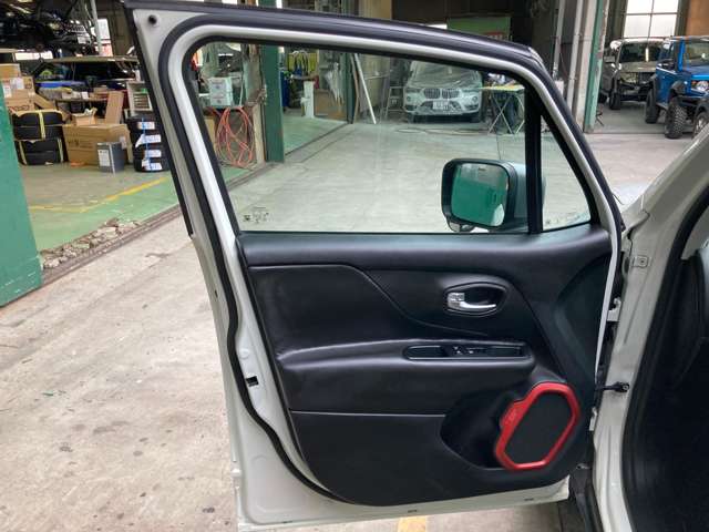 ジープ レネゲード トレイルホーク ４ＷＤ H28年 (東海) 99