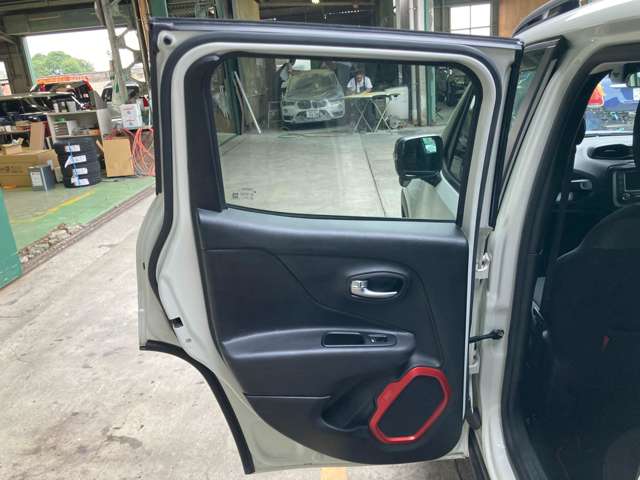 ジープ レネゲード トレイルホーク ４ＷＤ H28年 (東海) 99