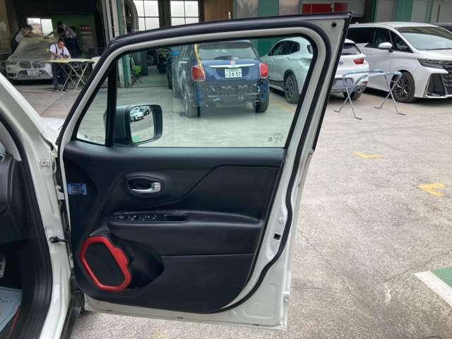 ジープ レネゲード トレイルホーク ４ＷＤ H28年 (東海) 99