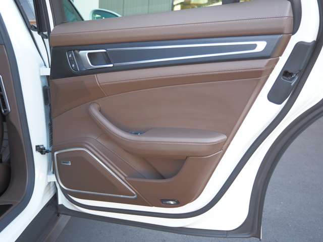 ポルシェ パナメーラ プラチナ エディション ＰＤＫ R5年 (近畿) 99