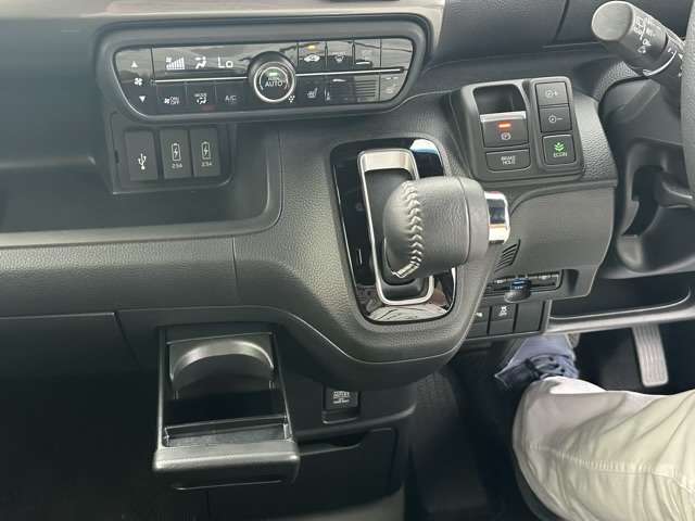 ホンダ Ｎ　ＢＯＸ カスタム ６６０ Ｌ スタイルプラス ブラック R5年 (東海) 99