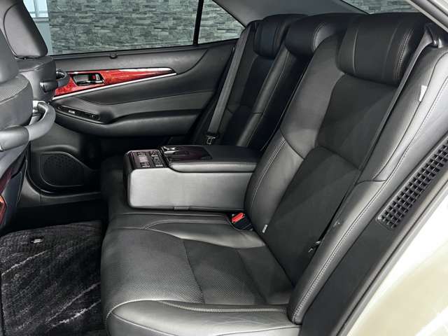 トヨタ クラウンマジェスタ　ハイブリッド ３．５ Ｆバージョン H27年 (関東) 99