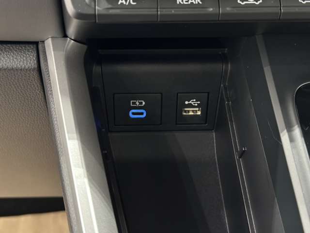 トヨタ ノア ２．０ Ｓ－Ｚ R4年 (中国) 99