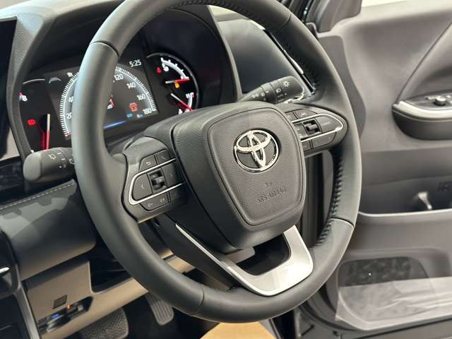 トヨタ ノア ２．０ Ｓ－Ｚ R4年 (中国) 99