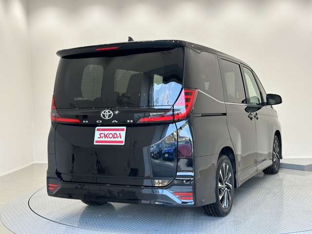 トヨタ ノア ２．０ Ｓ－Ｚ R4年 (中国) 99