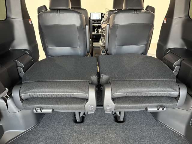 トヨタ ノア ２．０ Ｓ－Ｚ R4年 (中国) 99