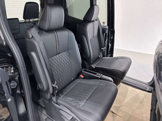 トヨタ ノア ２．０ Ｓ－Ｚ R4年 (中国) 99