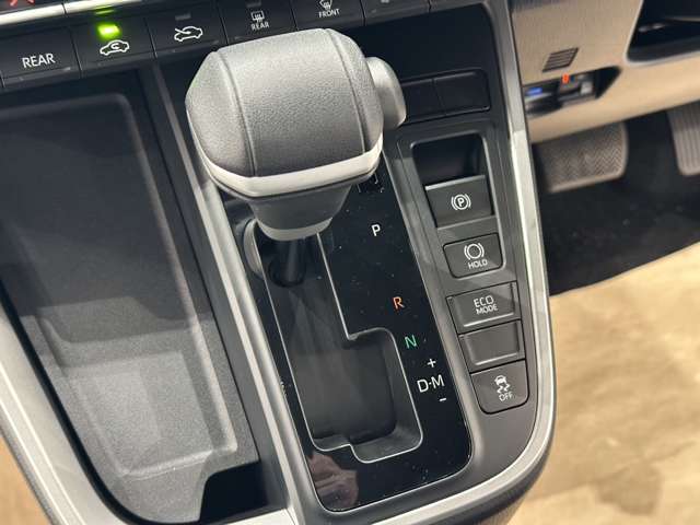 トヨタ ノア ２．０ Ｓ－Ｚ R4年 (中国) 99