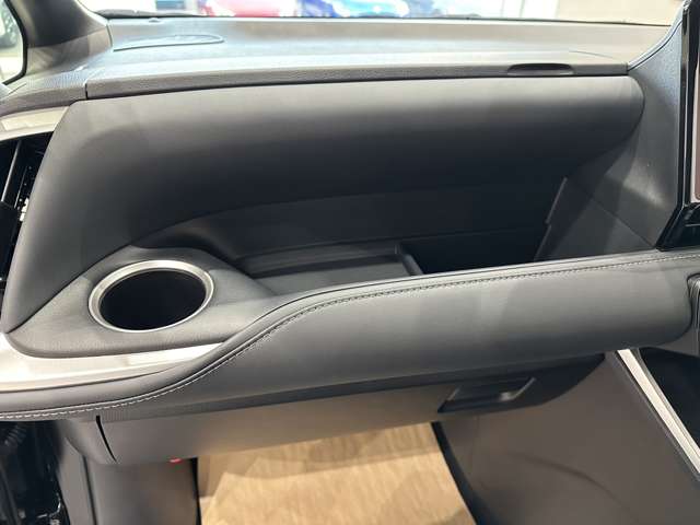 トヨタ ノア ２．０ Ｓ－Ｚ R4年 (中国) 99