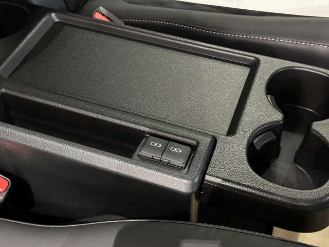 トヨタ ノア ２．０ Ｓ－Ｚ R4年 (中国) 99