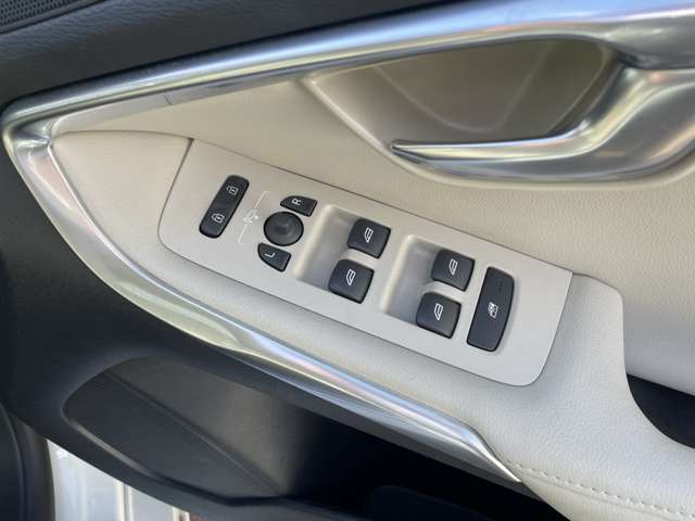 ボルボ Ｖ４０ Ｔ３　クラシックエディション R1年 (東北) 99