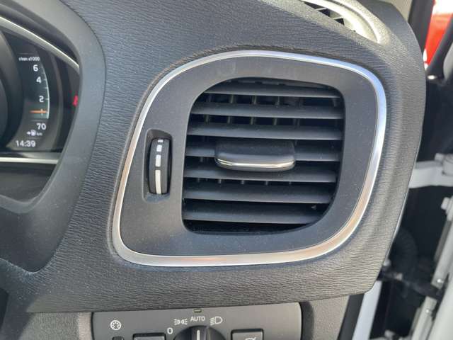 ボルボ Ｖ４０ Ｔ３　クラシックエディション R1年 (東北) 99