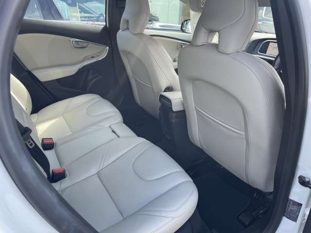 ボルボ Ｖ４０ Ｔ３　クラシックエディション R1年 (東北) 99