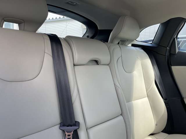 ボルボ Ｖ４０ Ｔ３　クラシックエディション R1年 (東北) 99