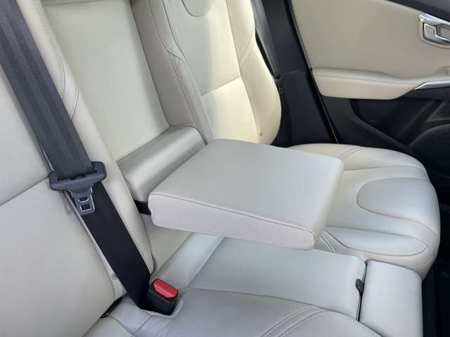 ボルボ Ｖ４０ Ｔ３　クラシックエディション R1年 (東北) 99