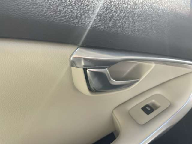 ボルボ Ｖ４０ Ｔ３　クラシックエディション R1年 (東北) 99