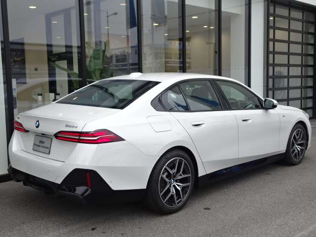 ＢＭＷ ５シリーズ ５２３Ｄ Ｘドライブ Ｍスポーツ ディーゼルターボ ４ＷＤ R6年 (近畿) 99