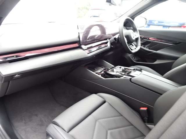 ＢＭＷ ５シリーズ ５２３Ｄ Ｘドライブ Ｍスポーツ ディーゼルターボ ４ＷＤ R6年 (近畿) 99