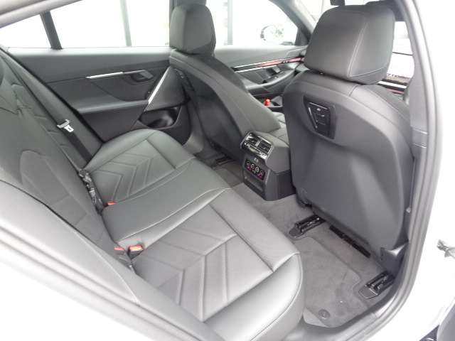 ＢＭＷ ５シリーズ ５２３Ｄ Ｘドライブ Ｍスポーツ ディーゼルターボ ４ＷＤ R6年 (近畿) 99