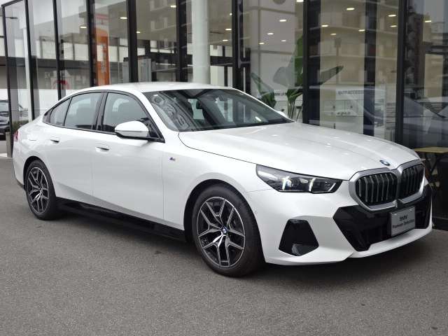 ＢＭＷ ５シリーズ ５２３Ｄ Ｘドライブ Ｍスポーツ ディーゼルターボ ４ＷＤ R6年 (近畿) 99