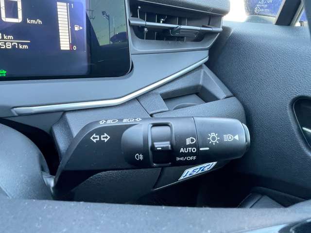 日産 ノート １．２ Ｘ ＦＯＵＲ ４ＷＤ R4年 (東北) 99