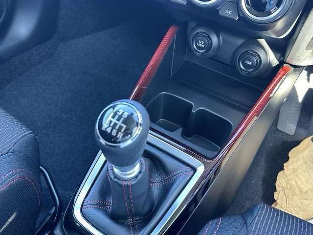 スズキ スイフト スポーツ １．４ R5年 (東海) 99