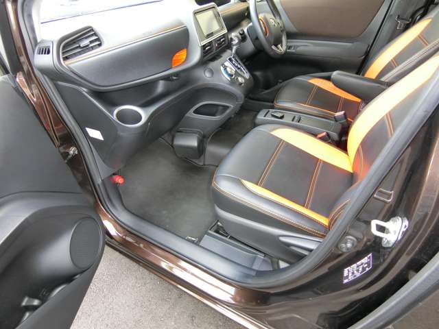 トヨタ シエンタ　ハイブリッド ハイブリッド １．５ Ｇ クエロ R1年 (中国) 99