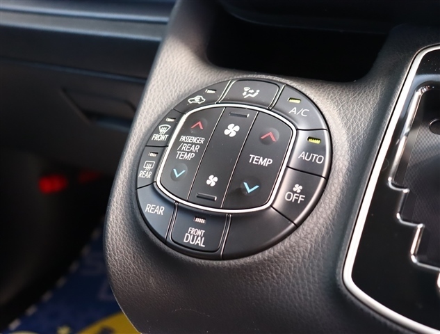 トヨタ ノア ２．０ Ｘ ディライト プラス H27年 (関東) 99