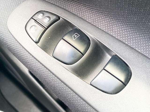 日産 セレナ ２．０ ハイウェイスター Ｓエディション H27年 (九州・沖縄) 99