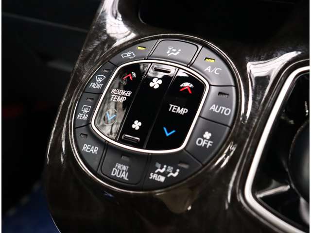 トヨタ ノア １．８ ハイブリッド ＳＩ R1年 (関東) 99