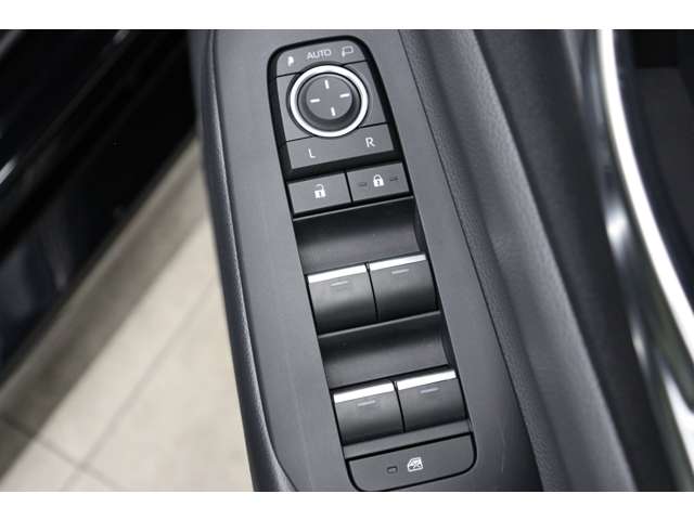 トヨタ プリウス １．８ Ｕ R5年 (東海) 99