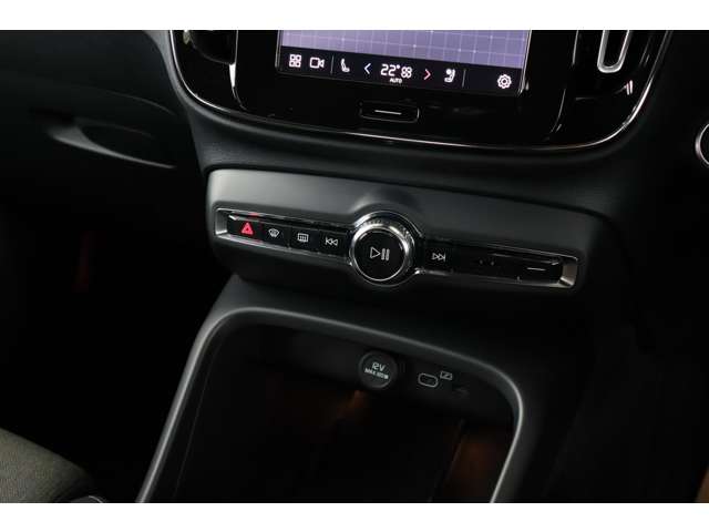 ボルボ ＸＣ４０ プラス　プロ　Ｂ３ R5年 (近畿) 99