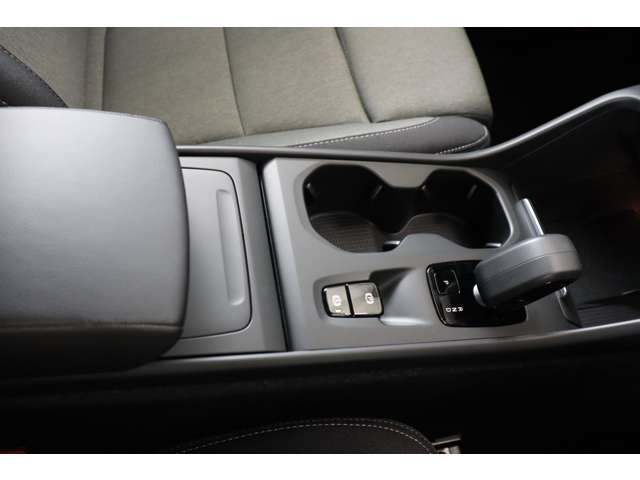 ボルボ ＸＣ４０ プラス　プロ　Ｂ３ R5年 (近畿) 99